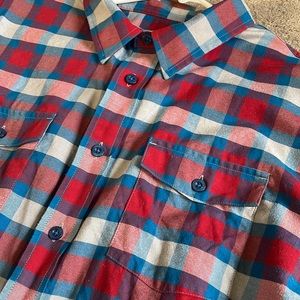 Patagonia Organic Cotton Button Up (Men’s Large)